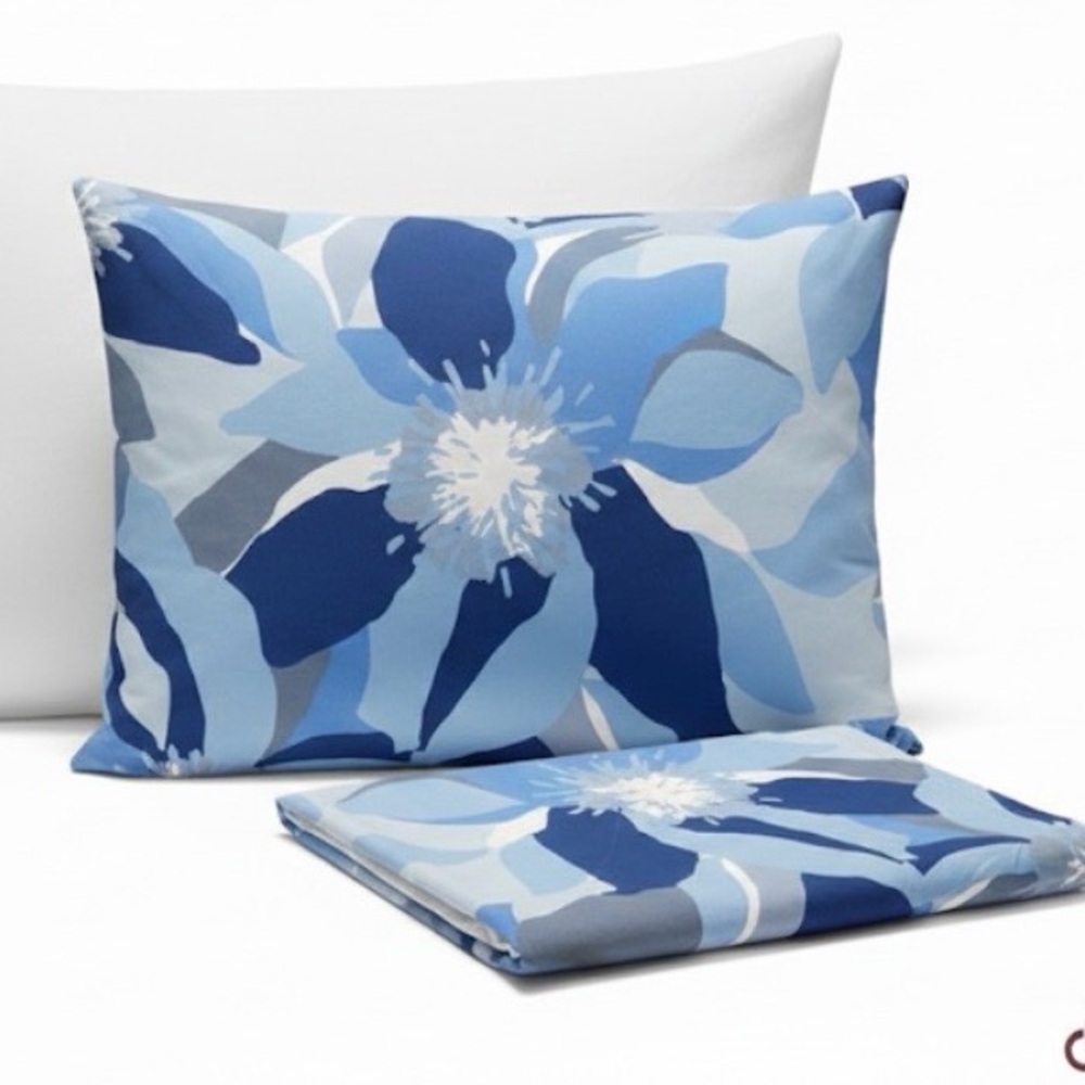 Trina Turk (2) Pillow Shams With A Large Abstract Floral Pattern - Picture 3 of 8